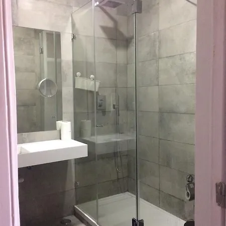 Lis Europa Alcantara Hostel Lisbon